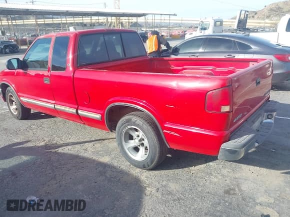 ✅ 2001 Chevrolet S-10 LS • VIN: 1GCCS19W018137236 • Лот: 41665664. Опубликован ранее на IAAI с пробегом 151 117 миль. Бесплатный доступ к архиву аукционных продаж из США и подробный отчёт об истории автомобиля на DreamBid. Изображение 3.