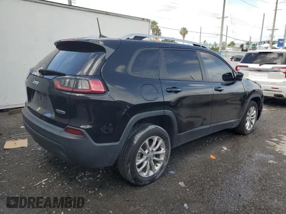 ✅ 2021 Jeep Cherokee Latitude • VIN: 1C4PJLCB8MD107063 • Lot: 60847615. Wystawiony na Copart z przebiegiem 102 506 mil. Bezpłatny archiwum sprzedaży aukcyjnych z USA i szczegółowy raport historii pojazdu na DreamBid. Zdjęcie 3.