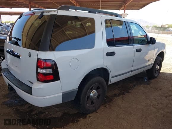 ✅ 2006 Ford Explorer XLS • VIN: 1FMEU72E86UB07984 • Lot: 42899822. Wystawiony na IAAI z przebiegiem Nie podano. Bezpłatny archiwum sprzedaży aukcyjnych z USA i szczegółowy raport historii pojazdu na DreamBid. Zdjęcie 4.