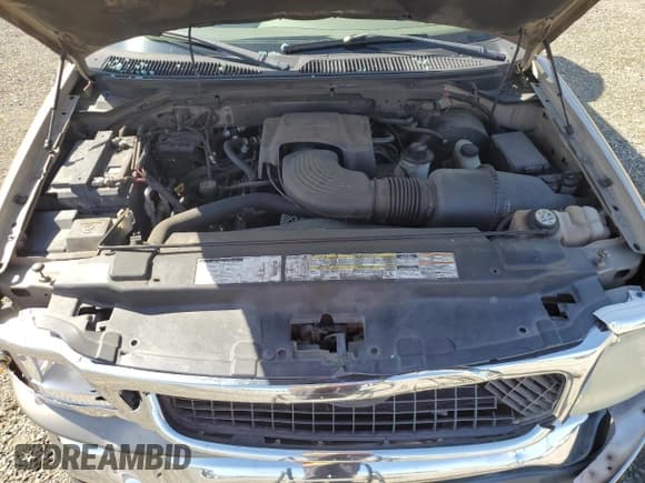 ✅ 2002 Ford Expedition XLT • VIN: 1FMFU16L62LA82867 • Lot: 52044915. Listed on Copart with 193,554 mi. Free auction sales archive from the USA and detailed vehicle history report at DreamBid. Image 13.