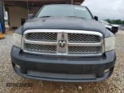 ✅ 2009 Dodge 1500 Laramie • VIN: 1D3HB18T69S763134 • Lot: 58619475. Wystawiony na Copart z przebiegiem 179 924 mil. Bezpłatny archiwum sprzedaży aukcyjnych z USA i szczegółowy raport historii pojazdu na DreamBid. Zdjęcie 5.