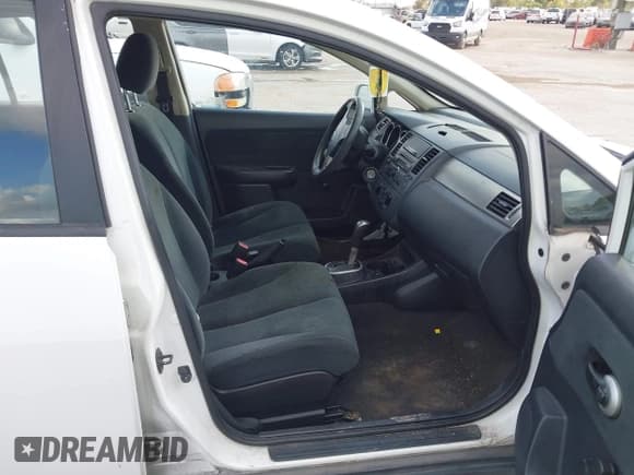 ✅ 2011 Nissan Versa S • VIN: 3N1BC1CP5BL468135 • Lot: 43716217. Wystawiony na IAAI z przebiegiem 173 793 mil. Bezpłatny archiwum sprzedaży aukcyjnych z USA i szczegółowy raport historii pojazdu na DreamBid. Zdjęcie 5.