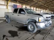 ✅ 2007 Chevrolet Silverado 2500HD 1LT • VIN: 1GCHC23KX7F562742 • Lot: 52817115. Wystawiony na Copart z przebiegiem 181 496 mil. Bezpłatny archiwum sprzedaży aukcyjnych z USA i szczegółowy raport historii pojazdu na DreamBid. Zdjęcie 4.