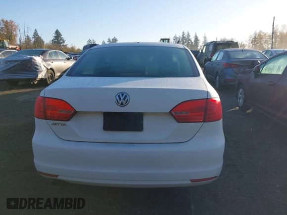 ✅ 2013 Volkswagen Jetta • VIN: 3VW2K7AJ4DM201239 • Lot: 43667363. Wystawiony na IAAI z przebiegiem 126 099 mil. Bezpłatny archiwum sprzedaży aukcyjnych z USA i szczegółowy raport historii pojazdu na DreamBid. Zdjęcie 16.