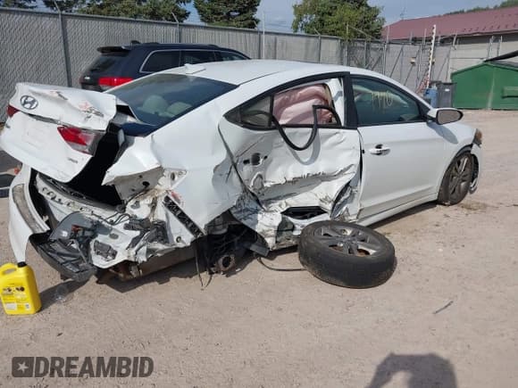 ✅ 2018 Hyundai Elantra Limited • VIN: 5NPD84LF8JH267862 • Лот: 43109970. Опубликован ранее на IAAI с пробегом 121 419 миль. Бесплатный доступ к архиву аукционных продаж из США и подробный отчёт об истории автомобиля на DreamBid. Изображение 4.