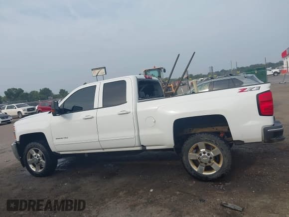✅ 2019 Chevrolet Silverado 2500HD LT • VIN: 2GC2KSEG1K1235759 • Lot: 43194918. Listed on IAAI with 139,856 mi. Free auction sales archive from the USA and detailed vehicle history report at DreamBid. Image 14.