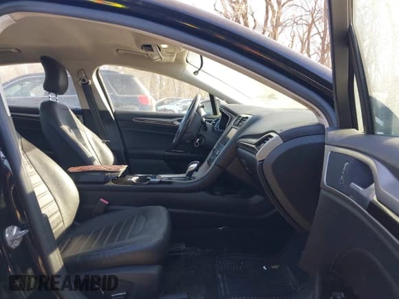 ✅ 2016 Ford Fusion SE • VIN: 3FA6P0T94GR263253 • Lot: 41268709. Wystawiony na IAAI z przebiegiem 82 336 mil. Bezpłatny archiwum sprzedaży aukcyjnych z USA i szczegółowy raport historii pojazdu na DreamBid. Zdjęcie 5.