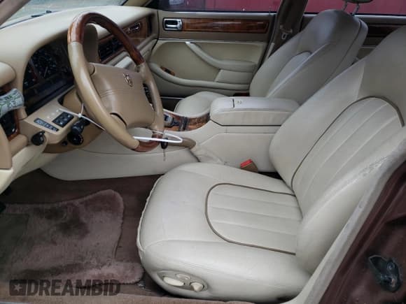 ✅ 1995 Jaguar XJ • VIN: SAJKX1742SC746763 • Лот: 84949964. Опубликован ранее на Copart с пробегом Не указан. Бесплатный доступ к архиву аукционных продаж из США и подробный отчёт об истории автомобиля на DreamBid. Изображение 7.