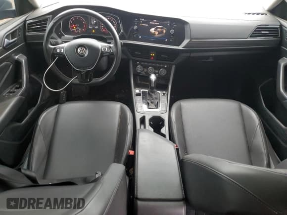 ✅ 2021 Volkswagen Jetta SEL • VIN: 3VWE57BU5MM078323 • Lot: 85382095. Wystawiony na Copart z przebiegiem 150 302 mil. Bezpłatny archiwum sprzedaży aukcyjnych z USA i szczegółowy raport historii pojazdu na DreamBid. Zdjęcie 8.