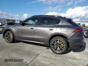 ✅ 2023 Maserati Grecale Modena • VIN: ZN682AVM7P7434012 • Lot: 85378615. Wystawiony na Copart z przebiegiem 9 939 mil. Bezpłatny archiwum sprzedaży aukcyjnych z USA i szczegółowy raport historii pojazdu na DreamBid. Zdjęcie 2.