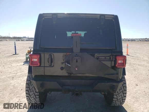✅ 2020 Jeep Wrangler Unlimited Rubicon • VIN: 1C4HJXFG0LW277701 • Lot: 46111955. Wystawiony na Copart z przebiegiem 33 350 mil. Bezpłatny archiwum sprzedaży aukcyjnych z USA i szczegółowy raport historii pojazdu na DreamBid. Zdjęcie 6.