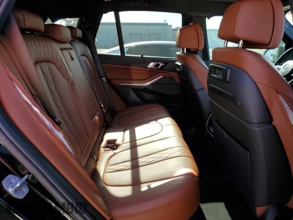 ✅ 2022 BMW X5 M50i • VIN: 5UXJU4C04N9K25423 • Лот: 64122785. Опубликован ранее на Copart с пробегом Не указан. Бесплатный доступ к архиву аукционных продаж из США и подробный отчёт об истории автомобиля на DreamBid. Изображение 11.