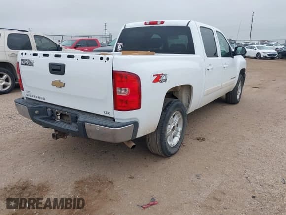 ✅ 2008 Chevrolet Silverado 1500 LTZ • VIN: 2GCEK13M281159543 • Lot: 43110173. Wystawiony na IAAI z przebiegiem 199 913 mil. Bezpłatny archiwum sprzedaży aukcyjnych z USA i szczegółowy raport historii pojazdu na DreamBid. Zdjęcie 4.