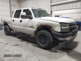 ✅ 2005 Chevrolet Silverado 2500HD LS • VIN: 1GCHK23275F823812 • Lot: 43520231. Wystawiony na IAAI z przebiegiem 227 443 mil. Bezpłatny archiwum sprzedaży aukcyjnych z USA i szczegółowy raport historii pojazdu na DreamBid. Zdjęcie 1.