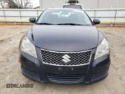 ✅ 2011 Suzuki Kizashi SE • VIN: JS2RF9A38B6111159 • Лот: 89296035. Опубликован ранее на Copart с пробегом 192 999 миль. Бесплатный доступ к архиву аукционных продаж из США и подробный отчёт об истории автомобиля на DreamBid. Изображение 5.