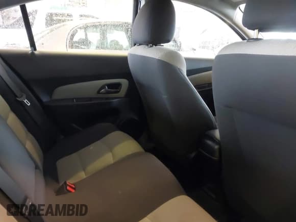 ✅ 2014 Chevrolet Cruze LS • VIN: 1G1PA5SH7E7476880 • Lot: 43552553. Wystawiony na IAAI z przebiegiem 138 795 mil. Bezpłatny archiwum sprzedaży aukcyjnych z USA i szczegółowy raport historii pojazdu na DreamBid. Zdjęcie 8.