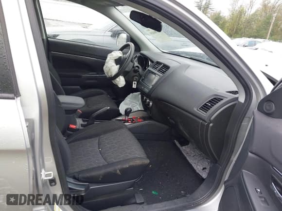 ✅ 2023 Mitsubishi Outlander ES • VIN: JA4ARUAU8PU002904 • Lot: 42190409. Wystawiony na IAAI z przebiegiem 25 242 mil. Bezpłatny archiwum sprzedaży aukcyjnych z USA i szczegółowy raport historii pojazdu na DreamBid. Zdjęcie 5.