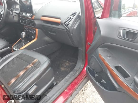 ✅ 2018 Ford EcoSport SES • VIN: MAJ6P1CL8JC224964 • Lot: 43472612. Wystawiony na IAAI z przebiegiem 153 689 mil. Bezpłatny archiwum sprzedaży aukcyjnych z USA i szczegółowy raport historii pojazdu na DreamBid. Zdjęcie 5.