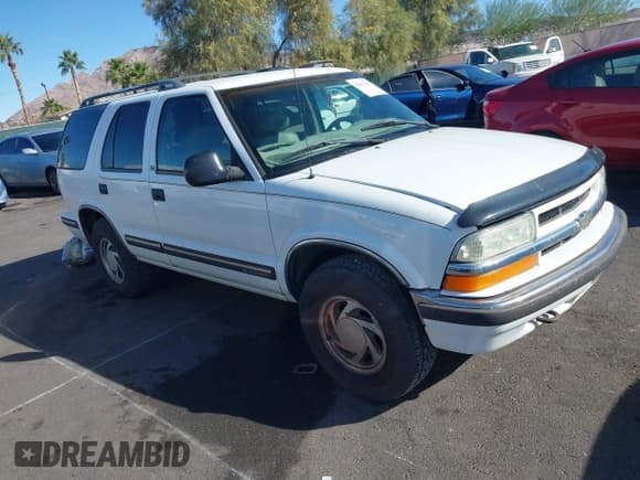 ✅ 1998 Chevrolet Blazer LS • VIN: 1GNDT13W3W2134200 • Lot: 43657607. Wystawiony na IAAI z przebiegiem Nie podano. Bezpłatny archiwum sprzedaży aukcyjnych z USA i szczegółowy raport historii pojazdu na DreamBid. Zdjęcie 1.
