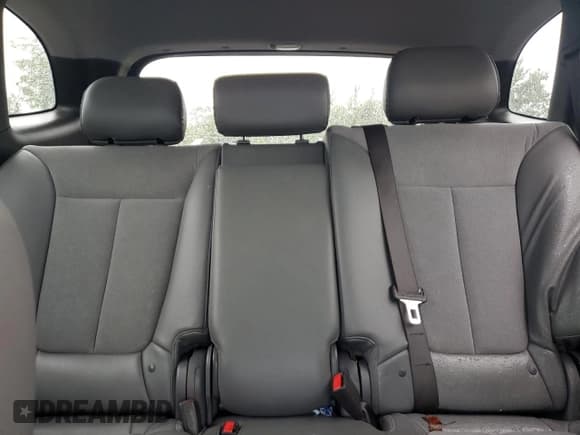 ✅ 2012 Hyundai Santa Fe SE • VIN: 5XYZHDAG2CG120688 • Lot: 81621865. Listed on Copart with 96,276 mi. Free auction sales archive from the USA and detailed vehicle history report at DreamBid. Image 10.