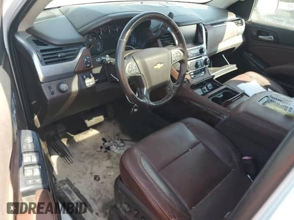 2020 Chevrolet Tahoe Premier z VIN 1GNSCCKJ5LR117426, wystawiony jako Copart lot #50105635 z przebiegiem Nie podano mil oraz Czysty tytuł • Clean title. Historia ofert i sprzedaży dostępna na DreamBid. Obrazek 8.