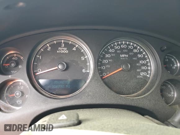 ✅ 2009 Chevrolet Suburban 1LT • VIN: 1GNFK26309R265728 • Lot: 46809654. Wystawiony na Copart z przebiegiem 308 730 mil. Bezpłatny archiwum sprzedaży aukcyjnych z USA i szczegółowy raport historii pojazdu na DreamBid. Zdjęcie 9.