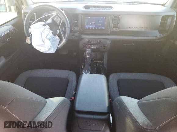 ✅ 2023 Ford Bronco • VIN: 1FMEE5DP0PLB15763 • Lot: 45592725. Wystawiony na Copart z przebiegiem 26 672 mil. Bezpłatny archiwum sprzedaży aukcyjnych z USA i szczegółowy raport historii pojazdu na DreamBid. Zdjęcie 8.