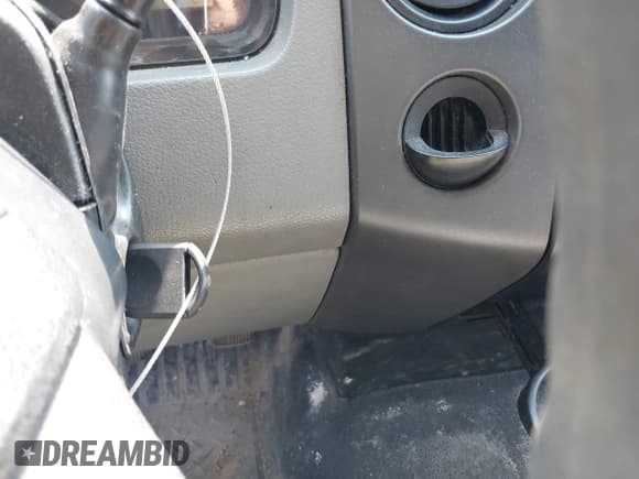 ✅ 2005 Ford F-150 XL • VIN: 1FTRF122X5KB97815 • Lot: 42864674. Listed on IAAI with 215,017 mi. Free auction sales archive from the USA and detailed vehicle history report at DreamBid. Image 11.