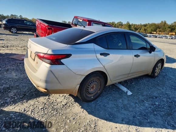 ✅ 2025 Nissan Versa S • VIN: 3N1CN8DVXSL831551 • Lot: 90045805. Wystawiony na Copart z przebiegiem 10 679 mil. Bezpłatny archiwum sprzedaży aukcyjnych z USA i szczegółowy raport historii pojazdu na DreamBid. Zdjęcie 3.