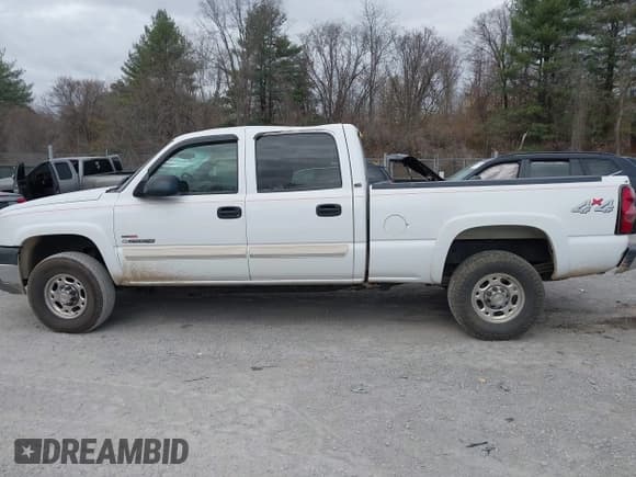 ✅ 2004 Chevrolet Silverado 2500HD LS • VIN: 1GCHK232X4F251181 • Lot: 43700423. Wystawiony na IAAI z przebiegiem 214 730 mil. Bezpłatny archiwum sprzedaży aukcyjnych z USA i szczegółowy raport historii pojazdu na DreamBid. Zdjęcie 14.