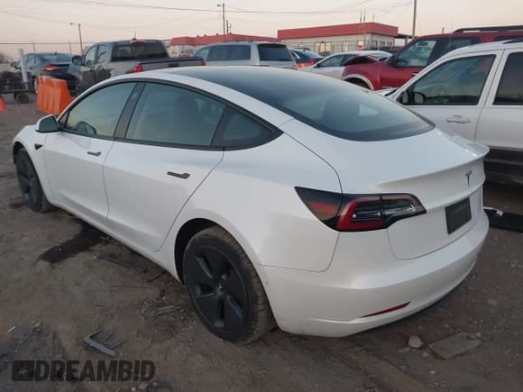 ✅ 2021 Tesla Model 3 Standard Range Plus • VIN: 5YJ3E1EA4MF096275 • Lot: 43671088. Wystawiony na IAAI z przebiegiem 46 514 mil. Bezpłatny archiwum sprzedaży aukcyjnych z USA i szczegółowy raport historii pojazdu na DreamBid. Zdjęcie 3.