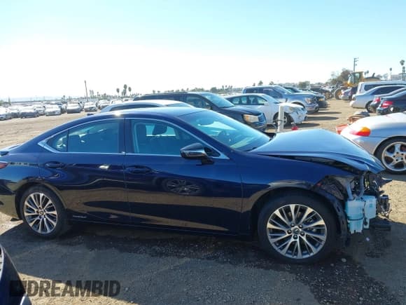 ✅ 2020 Lexus ES 300h • VIN: 58AD21B1XLU010690 • Lot: 43486505. Wystawiony na IAAI z przebiegiem 81 839 mil. Bezpłatny archiwum sprzedaży aukcyjnych z USA i szczegółowy raport historii pojazdu na DreamBid. Zdjęcie 14.