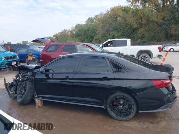 ✅ 2022 Volkswagen Jetta Autobahn • VIN: 3VW2T7BU6NM007545 • Lot: 43446676. Wystawiony na IAAI z przebiegiem 67 580 mil. Bezpłatny archiwum sprzedaży aukcyjnych z USA i szczegółowy raport historii pojazdu na DreamBid. Zdjęcie 15.