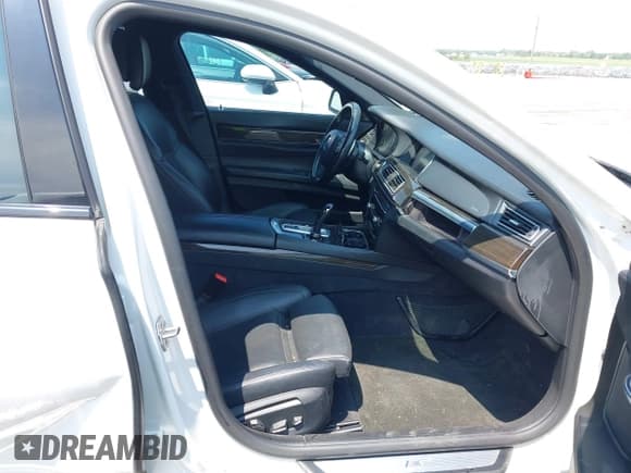 ✅ 2013 BMW 7 Series 750Li xDrive • VIN: WBAYF8C59DD141510 • Lot: 42497077. Listed on IAAI with 137,254 mi. Free auction sales archive from the USA and detailed vehicle history report at DreamBid. Image 5.