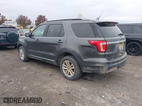 ✅ 2019 Ford Explorer XLT • VIN: 1FM5K8D85KGB05606 • Lot: 43563071. Listed on IAAI with 121,596 mi. Free auction sales archive from the USA and detailed vehicle history report at DreamBid. Image 3.