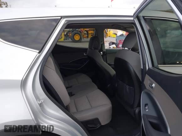 ✅ 2018 Hyundai Santa Fe 2.4L • VIN: 5XYZT3LB6JG571999 • Lot: 43406406. Wystawiony na IAAI z przebiegiem 104 647 mil. Bezpłatny archiwum sprzedaży aukcyjnych z USA i szczegółowy raport historii pojazdu na DreamBid. Zdjęcie 8.