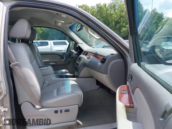 ✅ 2008 GMC Sierra 1500 SLT • VIN: 3GTEK13J18G217512 • Lot: 42668985. Listed on IAAI with 258,854 mi. Free auction sales archive from the USA and detailed vehicle history report at DreamBid. Image 5.