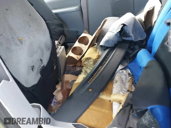 ✅ 2000 Ford Explorer • VIN: 1FMYU70X4YUB00129 • Lot: 41261191. Listed on IAAI with 192,446 mi. Free auction sales archive from the USA and detailed vehicle history report at DreamBid. Image 12.