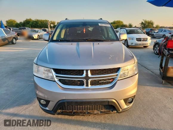 ✅ 2019 Dodge Journey SE • VIN: 3C4PDCBB2KT773951 • Lot: 82216875. Wystawiony na Copart z przebiegiem 93 246 mil. Bezpłatny archiwum sprzedaży aukcyjnych z USA i szczegółowy raport historii pojazdu na DreamBid. Zdjęcie 5.