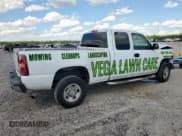 ✅ 2004 Chevrolet Silverado 2500HD LS • VIN: 1GCHK29U54E100845 • Lot: 84043725. Wystawiony na Copart z przebiegiem 226 951 mil. Bezpłatny archiwum sprzedaży aukcyjnych z USA i szczegółowy raport historii pojazdu na DreamBid. Zdjęcie 3.