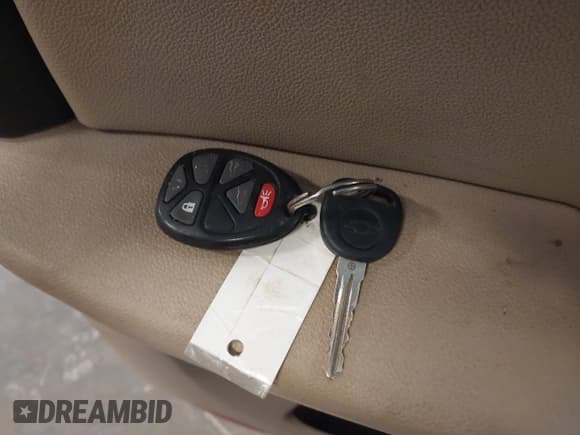 ✅ 2007 Chevrolet Suburban Commercial • VIN: 3GNGK26K97G294704 • Lot: 41884158. Wystawiony na IAAI z przebiegiem 187 857 mil. Bezpłatny archiwum sprzedaży aukcyjnych z USA i szczegółowy raport historii pojazdu na DreamBid. Zdjęcie 11.