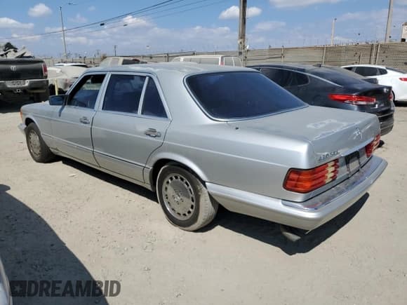 ✅ 1988 Mercedes-Benz 420 SEL • VIN: WDBCA35D8JA376544 • Lot: 80529125. Wystawiony na Copart z przebiegiem 152 461 mil. Bezpłatny archiwum sprzedaży aukcyjnych z USA i szczegółowy raport historii pojazdu na DreamBid. Zdjęcie 2.