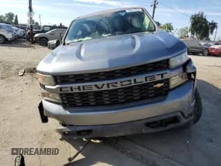 ✅ 2019 Chevrolet Silverado 1500 Custom • VIN: 1GCRWBEH8KZ382583 • Lot: 76417764. Wystawiony na Copart z przebiegiem Nie podano. Bezpłatny archiwum sprzedaży aukcyjnych z USA i szczegółowy raport historii pojazdu na DreamBid. Zdjęcie 5.