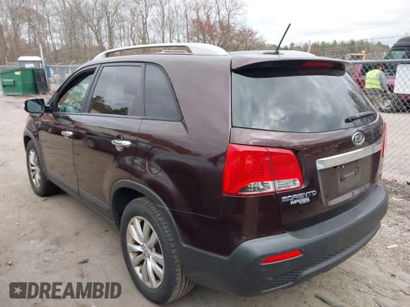 ✅ 2011 Kia Sorento EX • VIN: 5XYKUDA29BG090508 • Lot: 43727118. Wystawiony na IAAI z przebiegiem 197 556 mil. Bezpłatny archiwum sprzedaży aukcyjnych z USA i szczegółowy raport historii pojazdu na DreamBid. Zdjęcie 3.