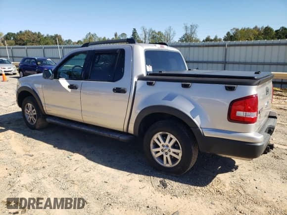 ✅ 2007 Ford Explorer Sport Trac XLT • VIN: 1FMEU51K67UB15398 • Lot: 86134885. Wystawiony na Copart z przebiegiem 83 870 mil. Bezpłatny archiwum sprzedaży aukcyjnych z USA i szczegółowy raport historii pojazdu na DreamBid. Zdjęcie 2.