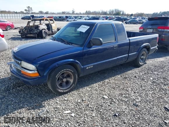 ✅ 2003 Chevrolet S-10 LS • VIN: 1GCCS19X638152206 • Лот: 41464663. Опубликован ранее на IAAI с пробегом 123 231 миль. Бесплатный доступ к архиву аукционных продаж из США и подробный отчёт об истории автомобиля на DreamBid. Изображение 17.