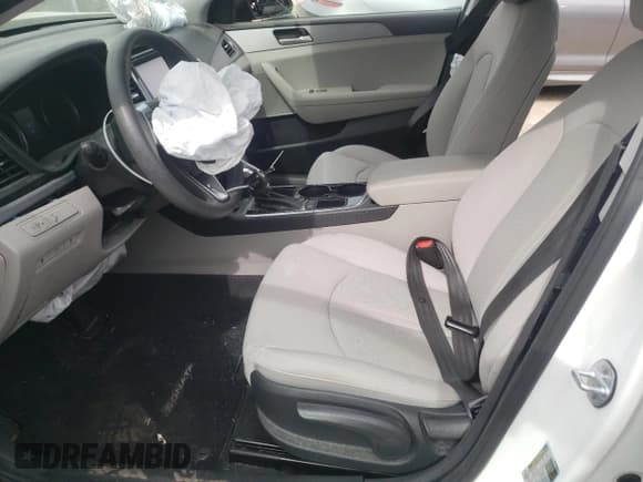 ✅ 2019 Hyundai Sonata SE • VIN: 5NPE24AF5KH789004 • Lot: 48388993. Listed on Copart with 10,112 mi. Free auction sales archive from the USA and detailed vehicle history report at DreamBid. Image 7.