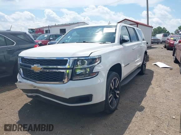 2018 Chevrolet Suburban LS z VIN 1GNSKGKC8JR120734, wystawiony jako IAAI lot #42601816 z przebiegiem 149 376 mil mil oraz . Historia ofert i sprzedaży dostępna na DreamBid. Obrazek 2.