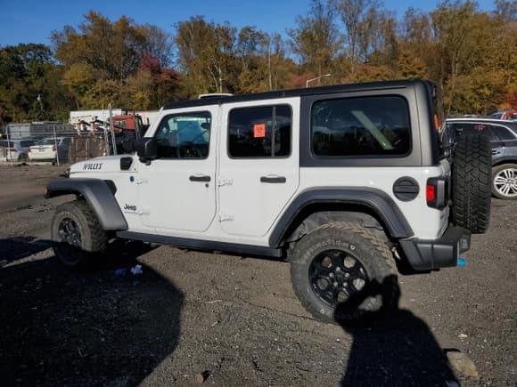 ✅ 2023 Jeep Wrangler • VIN: 1C4JJXN66PW628482 • Lot: 90037175. Wystawiony na Copart z przebiegiem 47 416 mil. Bezpłatny archiwum sprzedaży aukcyjnych z USA i szczegółowy raport historii pojazdu na DreamBid. Zdjęcie 2.