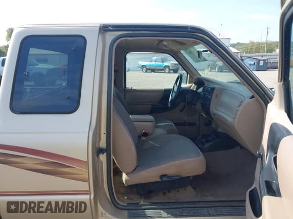 ✅ 2000 Ford Ranger XL • VIN: 1FTZR15V0YPB30483 • Lot: 43247063. Wystawiony na IAAI z przebiegiem 180 594 mil. Bezpłatny archiwum sprzedaży aukcyjnych z USA i szczegółowy raport historii pojazdu na DreamBid. Zdjęcie 5.